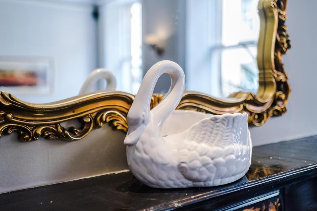 The White Swan Hotel Halifax Bagian luar foto